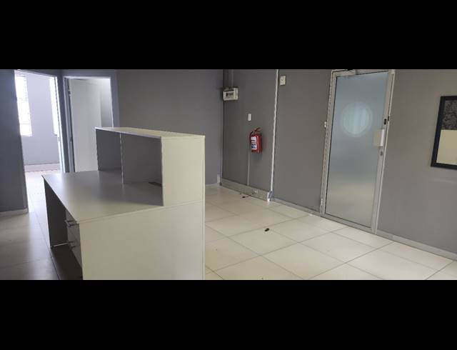 115M² OFFICE TO LET IN ESSENWOOD